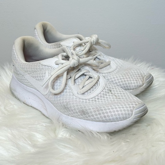 👑 Nike White Sneakers in Sz 8 - Picture 2 of 6